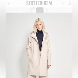 Stutterheim Raincoat in Light Sand